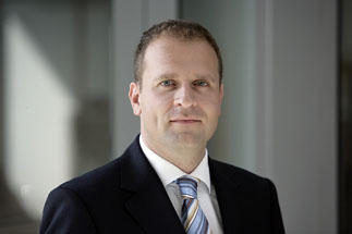 Portrait: Lawyer Dr. Frank Heerstraßen - Loschelder Rechtsanwälte, Cologne