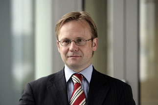 Portrait: Lawyer Dr. Volker Schoene - Loschelder Rechtsanwälte, Cologne